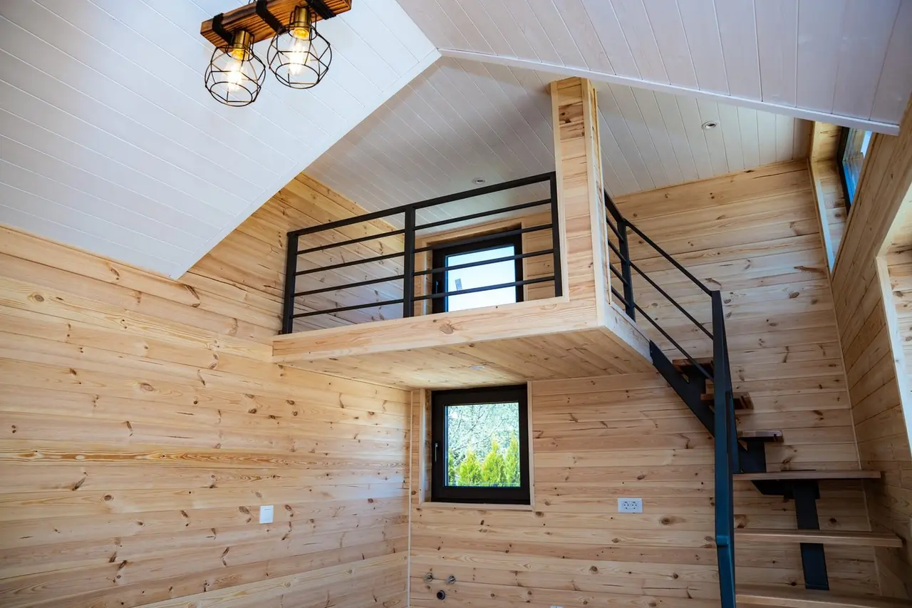 Mezzanine et escalier intérieur
